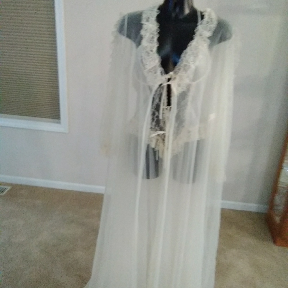 Faris Ivory Peignoir set NWOT, regular and plus